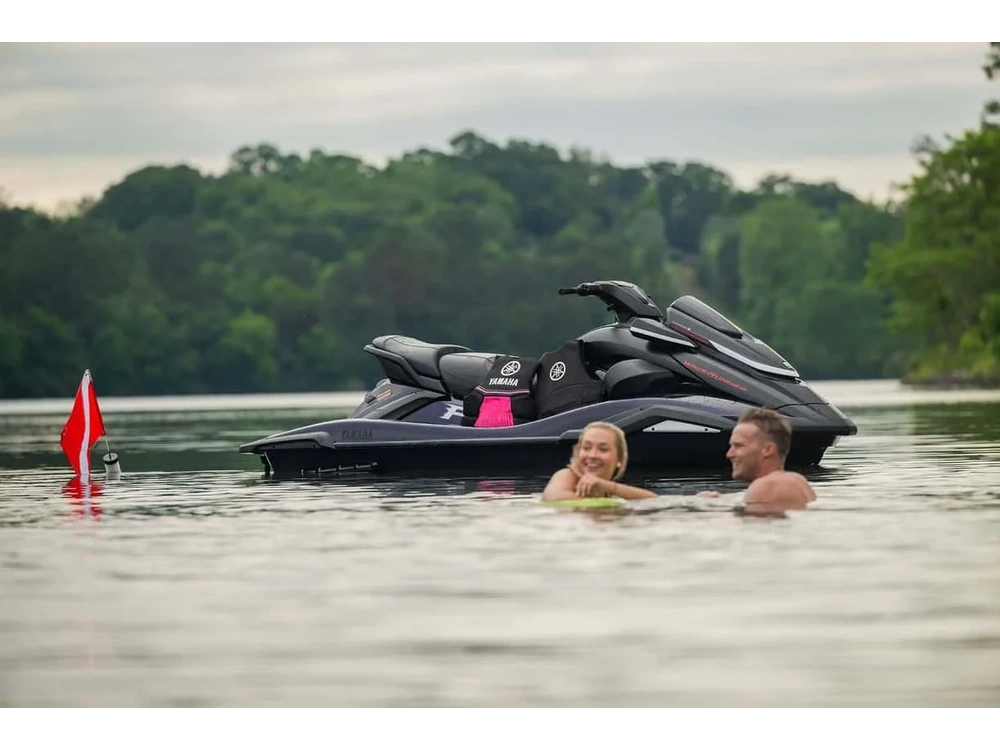 2026 Yamaha Svho alt