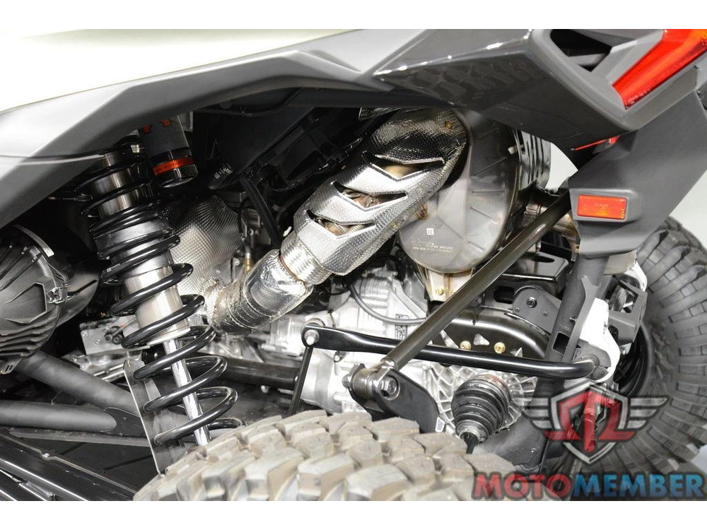 2026 Can-am Maverick R X Rc alt