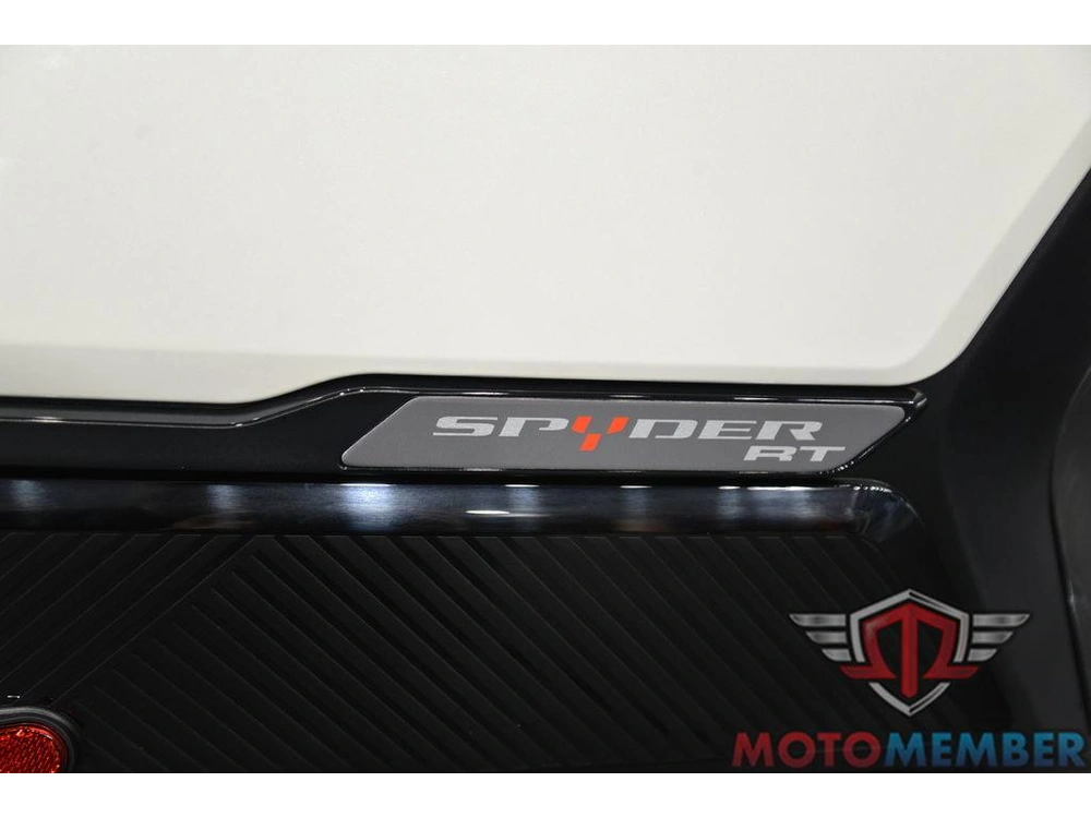 2026 Can-am Spyder Rt alt