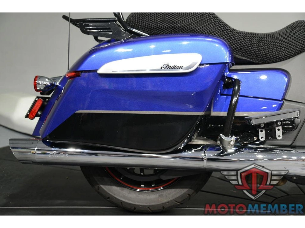 2023 Indian Motorcycle Challenger® Limited Spirit Blue Metallic / Black Metallic alt