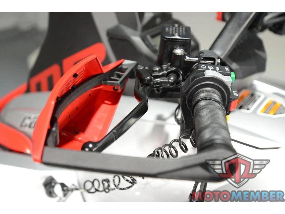 2026 Can-am Renegade X Mr 1000 R Hyper Silver & Legion Red alt