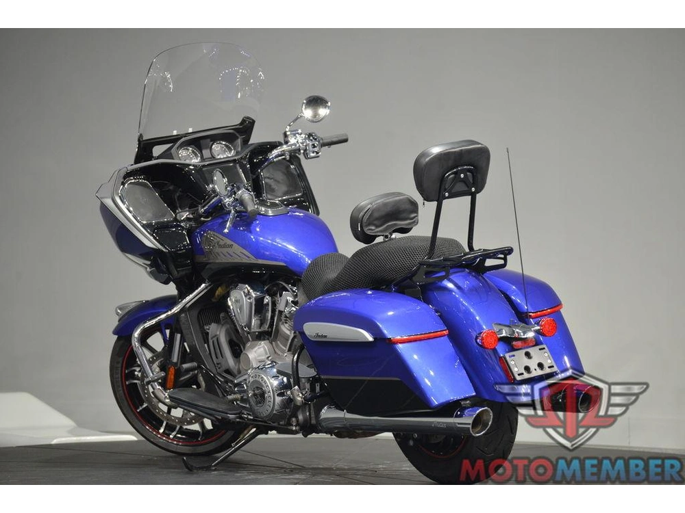 2023 Indian Motorcycle Challenger® Limited Spirit Blue Metallic / Black Metallic alt