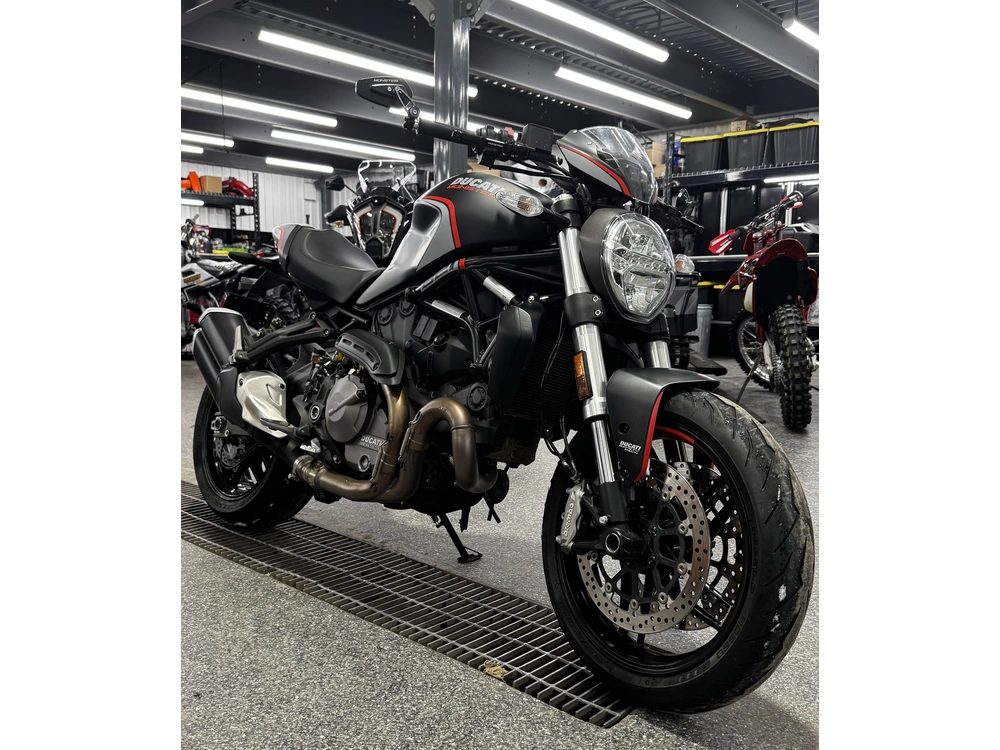 Ducati Monster 821 Stealth 2019 alt