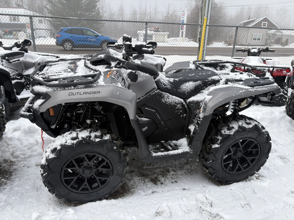 2026 Can-am Out Xt 700 alt