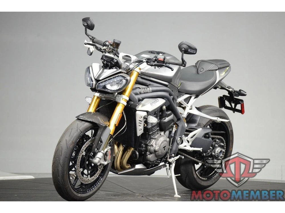 2022 Triumph Speed Triple 1200 Rs Matte Silver Ice alt