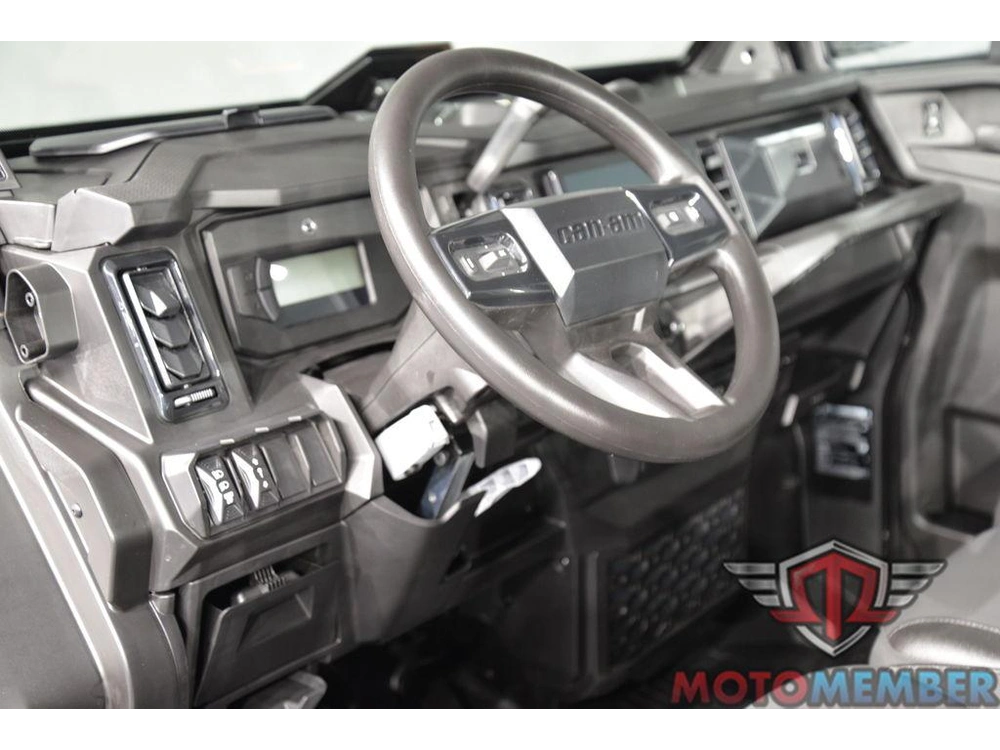 2026 Can-am Defender Max Xt Cab Hd11 With 10.25 In.display alt