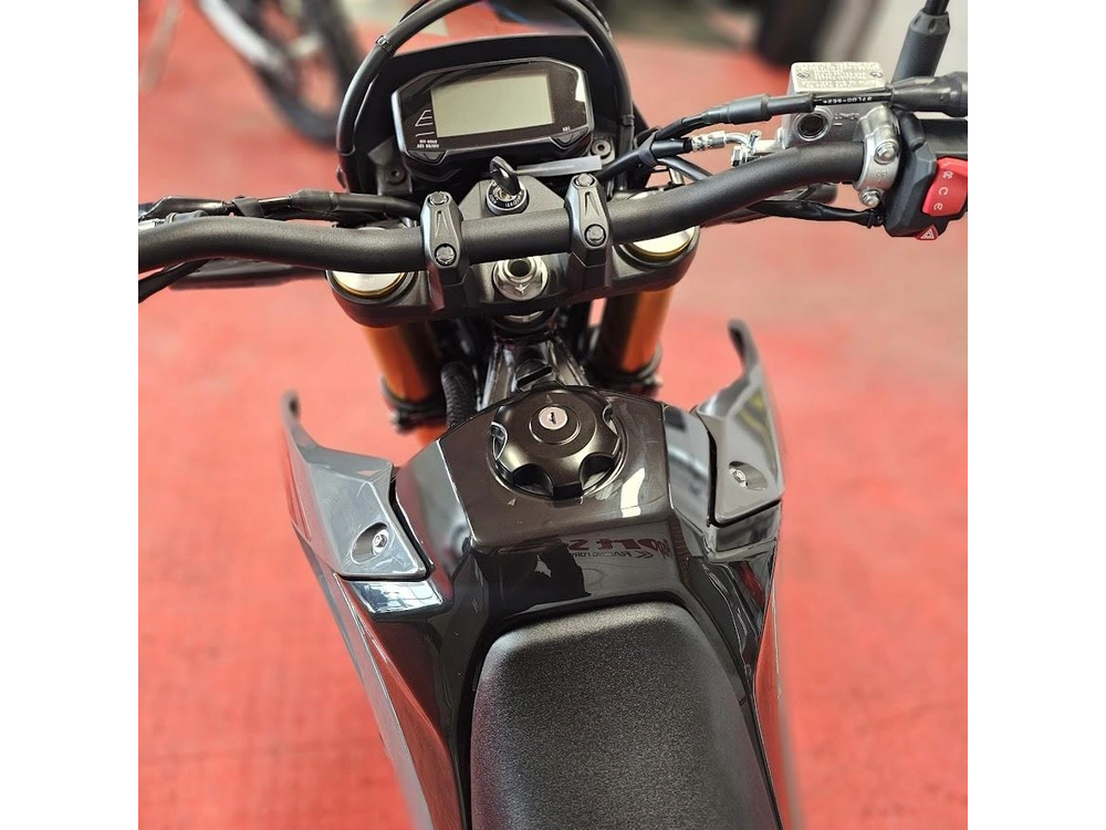 2026 Suzuki Dr-z 4sm alt