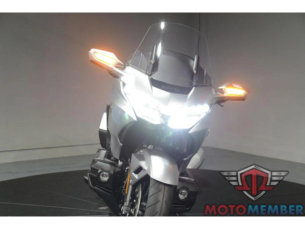 2025 Honda Gold Wing Tour alt