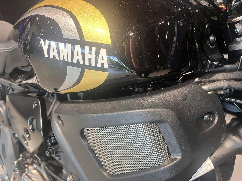2025 Yamaha Xsr700 alt