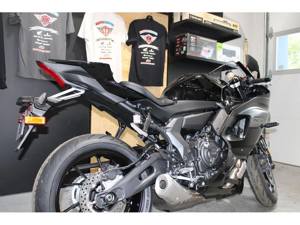 2025 Yamaha Yzf-r7 alt