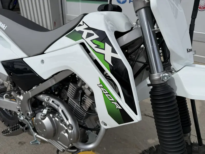 2026 Kawasaki KLX140R thumbnail 3