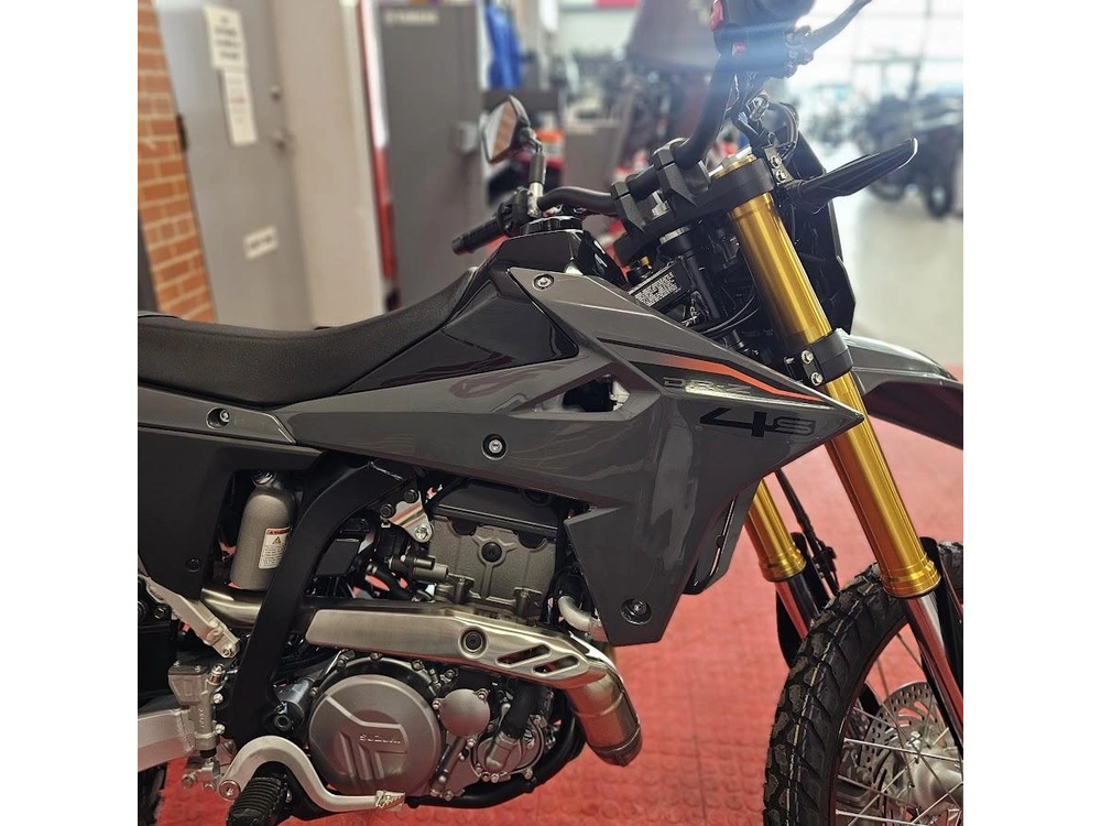 2026 Suzuki Dr-z 4s alt
