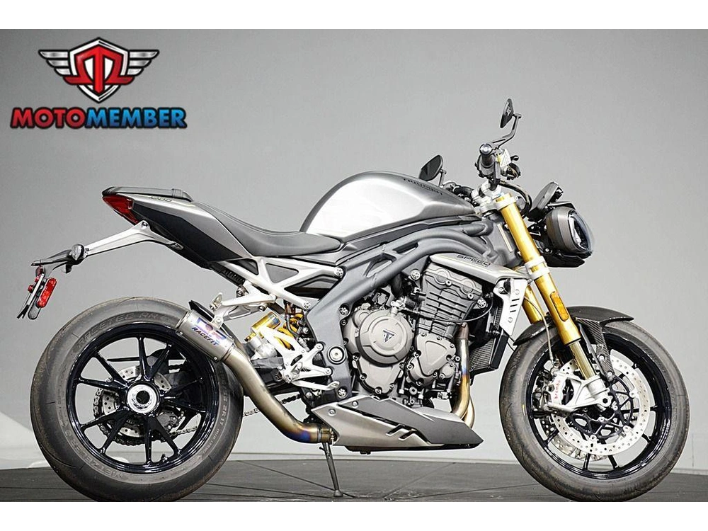 2022 Triumph Speed Triple 1200 Rs Matte Silver Ice alt