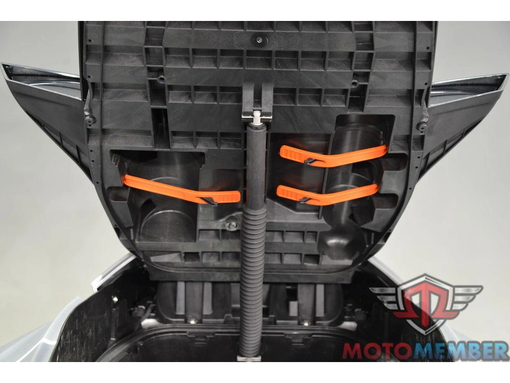 2026 Sea-doo Gtx™ Limited 325 White Pearl Premium alt