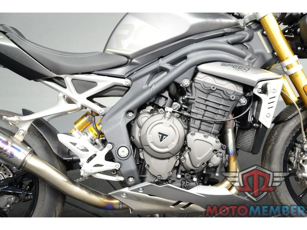 2022 Triumph Speed Triple 1200 Rs Matte Silver Ice alt