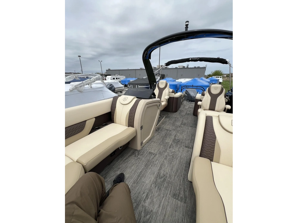 2022 Godfrey Marine Mc235rl alt