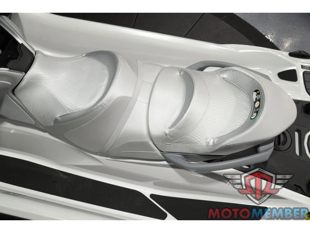 2026 Sea-doo Gtx™ Limited 325 White Pearl Premium alt