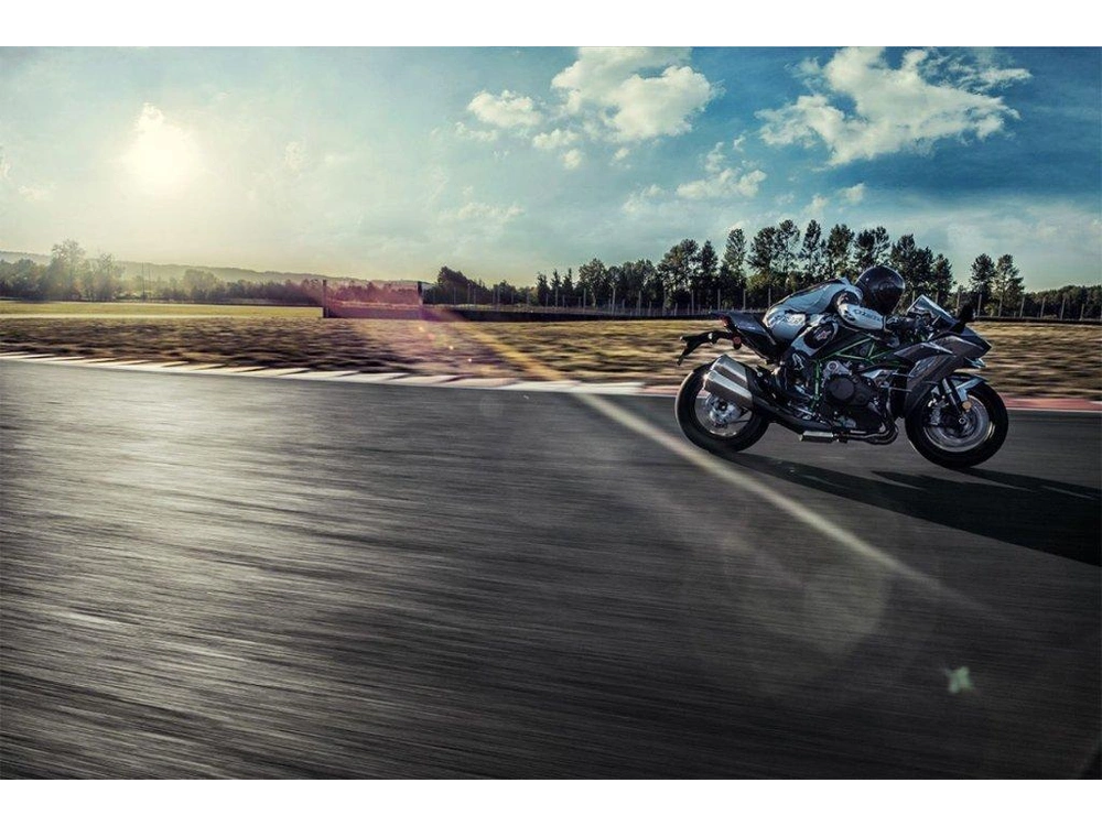 2026 Kawasaki Ninja H2 alt