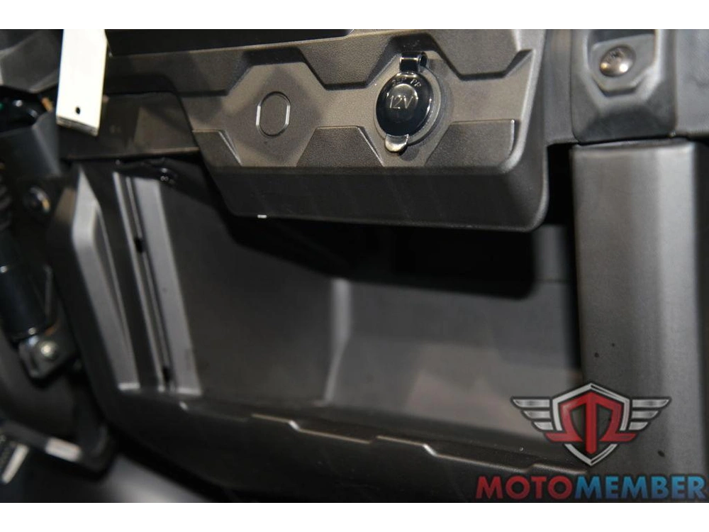 2025 Can-am Defender X Mr With Half-doors Hd10 Hyper Silver & Legion Red alt