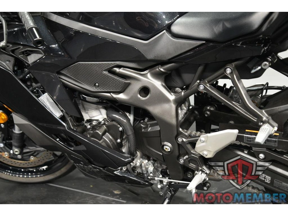 2025 Kawasaki Ninja® Zx™-4r Abs alt