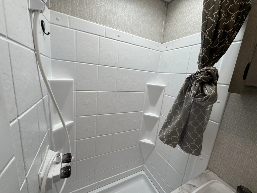 2021 Venture Rv Sonic 211vdbx alt