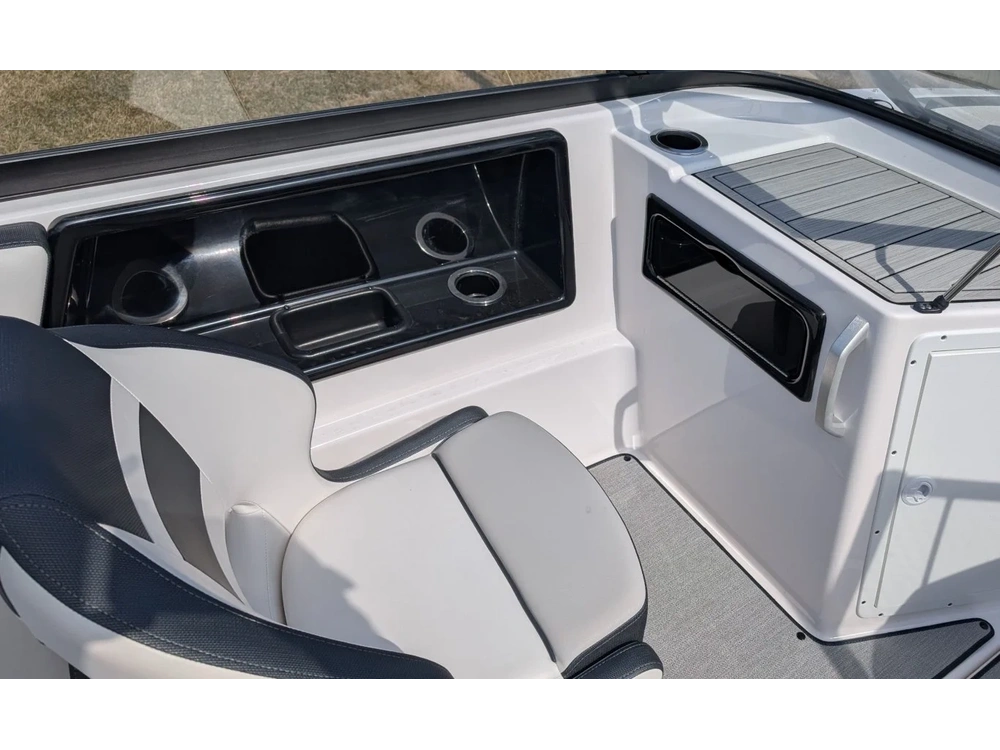 2021 Yamaha Sx195 Only 89 Hours! 250 Horsepower! 50 Mph + Super Clean! ! $56995 Plus Hst & Licensing. Finance For $124 Weekly With No Downpayment! Trades Welcome. alt