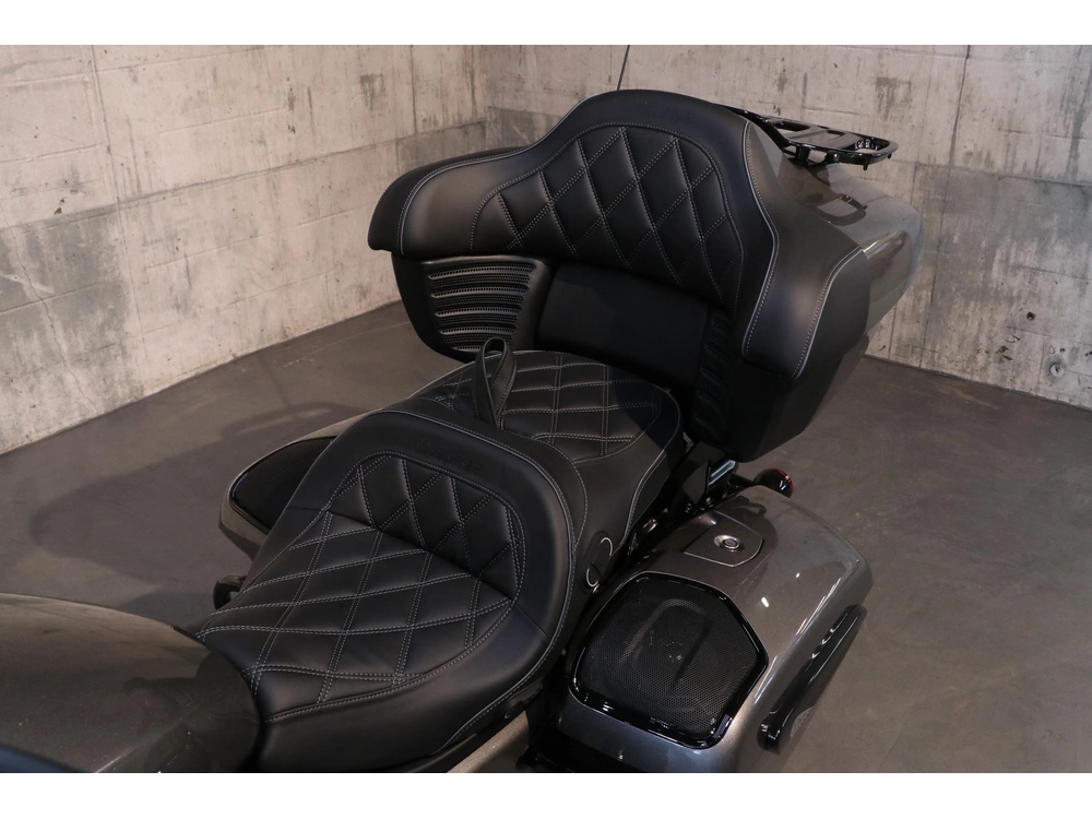 2026 Indian Motorcycle Indian Pursuit Dark Horse 112 & Powerband Audio alt