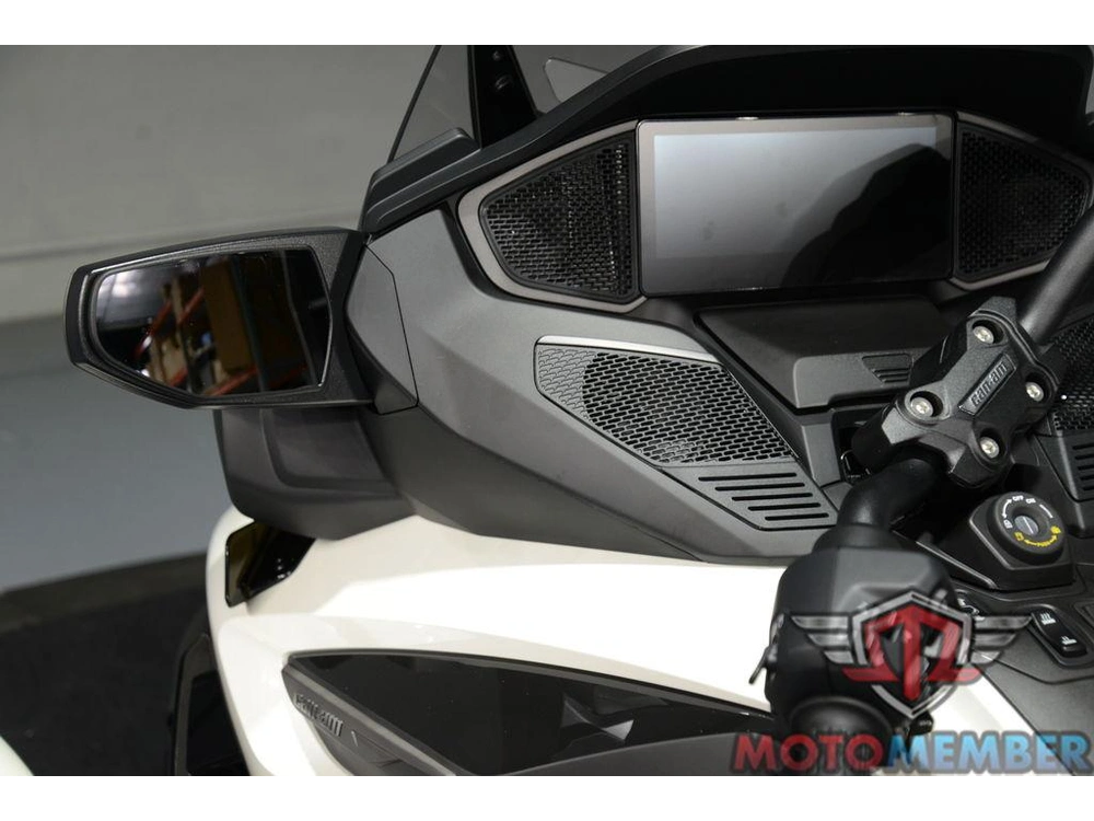 2026 Can-am Spyder Rt alt