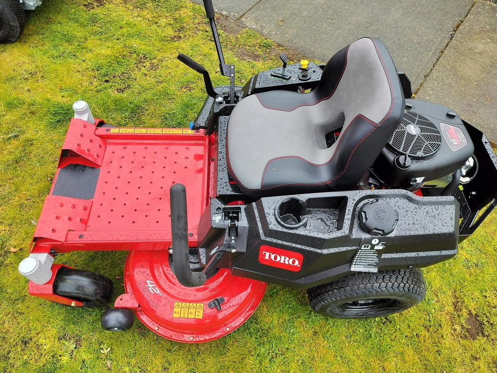 2026 Toro 75748 42" Residential Zero-turn alt