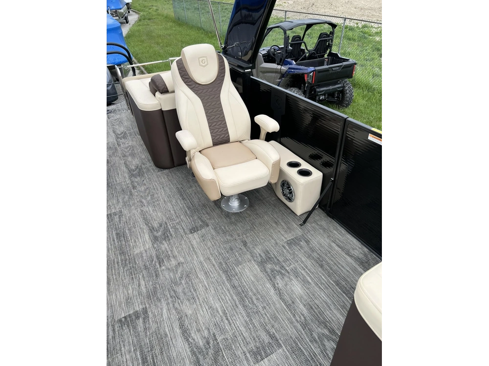 2022 Godfrey Marine Mc235rl alt