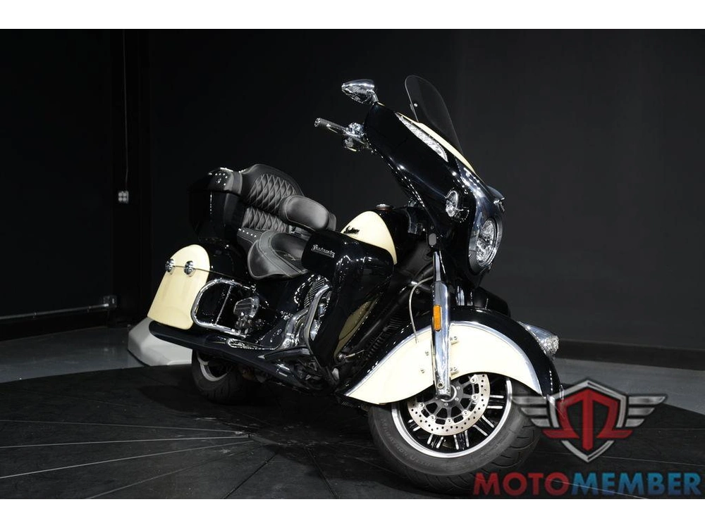2017 Indian Motorcycle Roadmaster® Thunder Black Over Ivory Cream alt