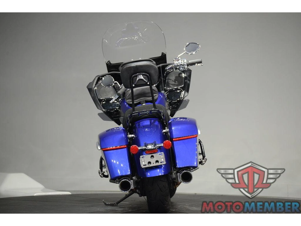 2023 Indian Motorcycle Challenger® Limited Spirit Blue Metallic / Black Metallic alt