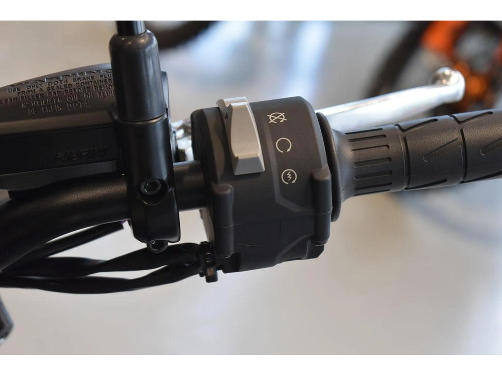 2025 Kawasaki Z900 Abs Metallic Spark Black/metallic Carbon Gray alt