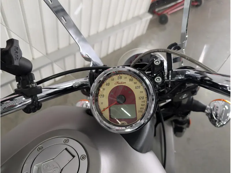 2017 Indian Motorcycle SCOUT 1200 thumbnail 9