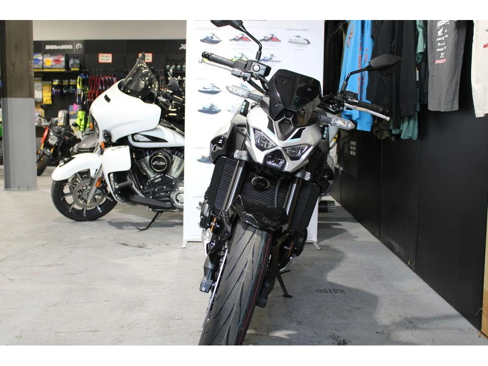 2025 Kawasaki Z900 Abs Galaxy Silver/metallic Spark Black alt