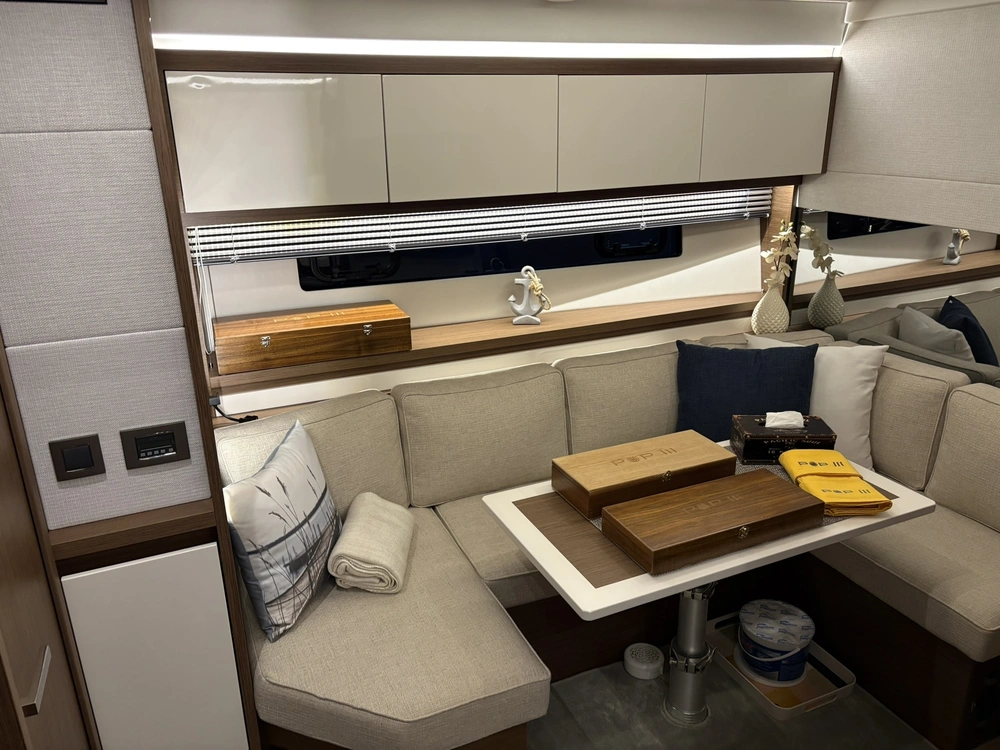 2022 Jeanneau Leader 46 alt