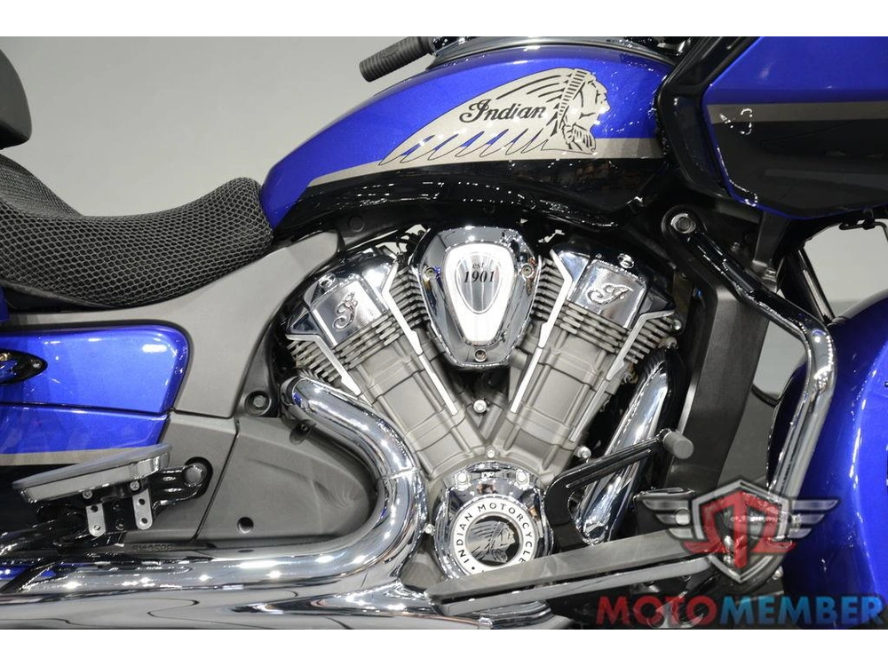 2023 Indian Motorcycle Challenger® Limited Spirit Blue Metallic / Black Metallic alt