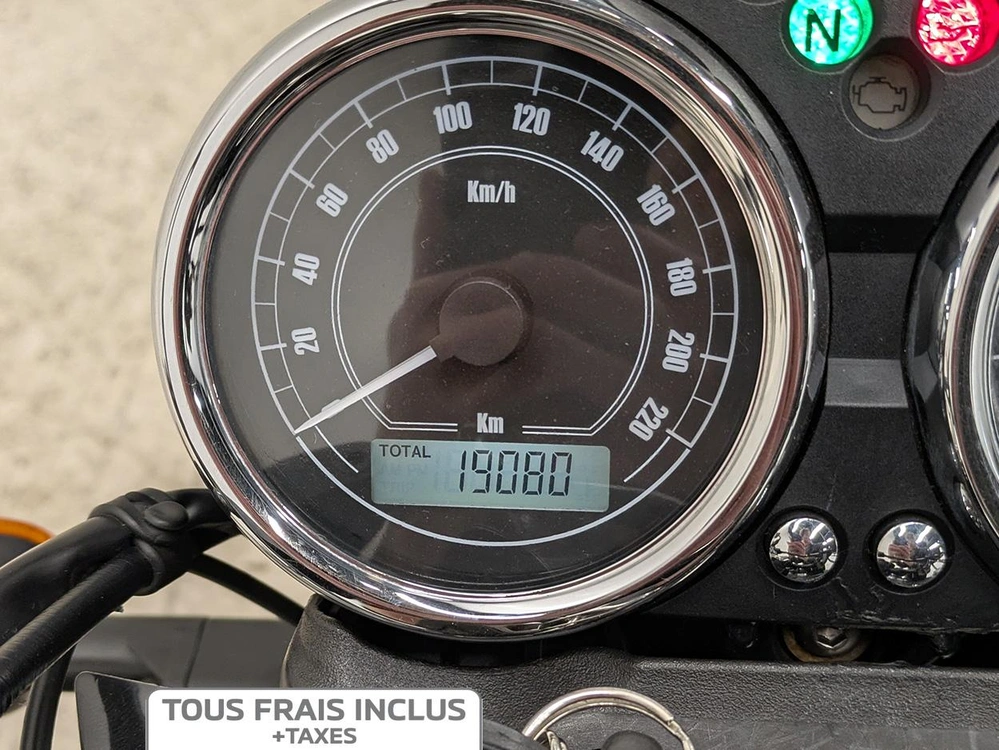 Moto Guzzi V7 Stone 2014 alt