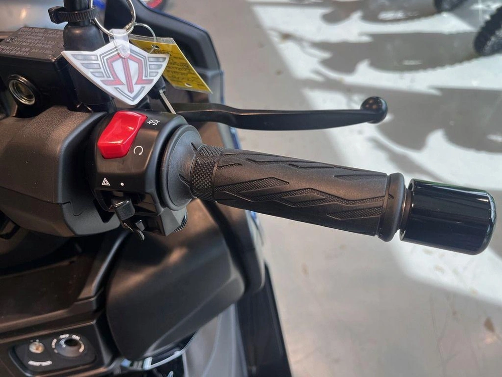 2026 Suzuki Burgman 400 alt