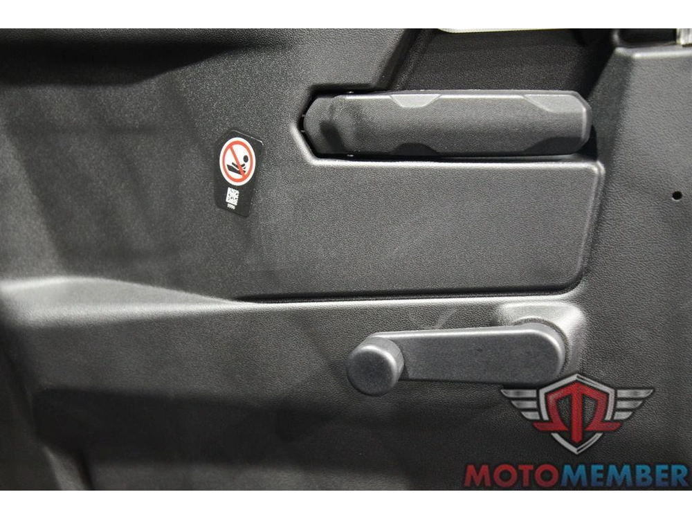 2026 Can-am Defender Max Xt Cab Hd11 With 10.25 In. Infotainment alt