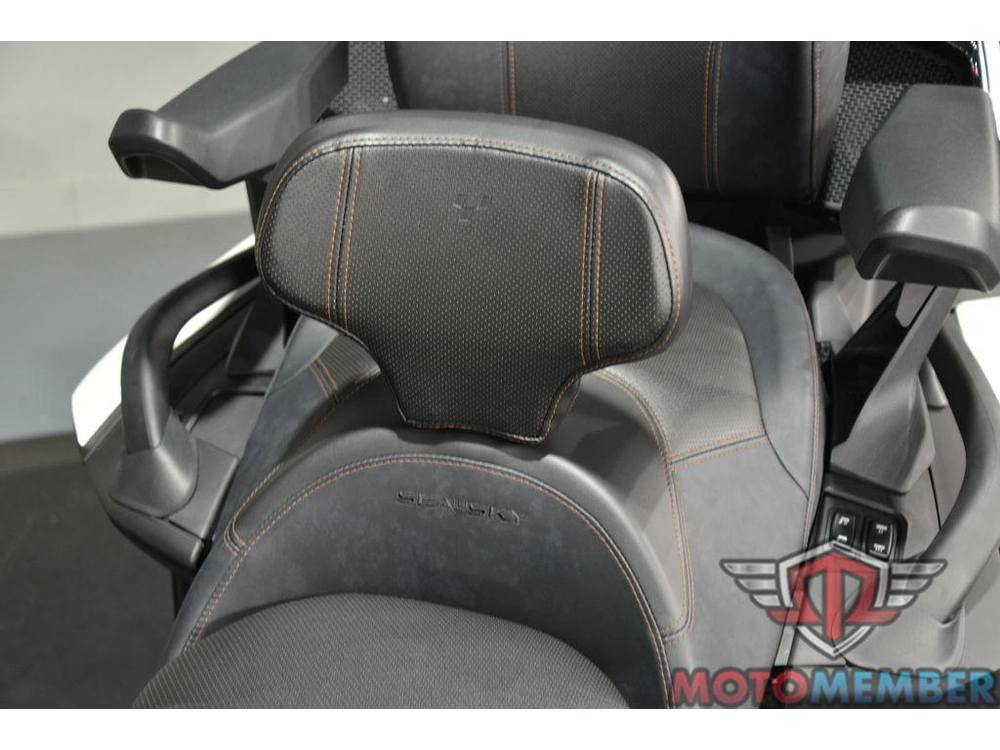 2025 Can-am Spyder Rt Sea-to-sky alt