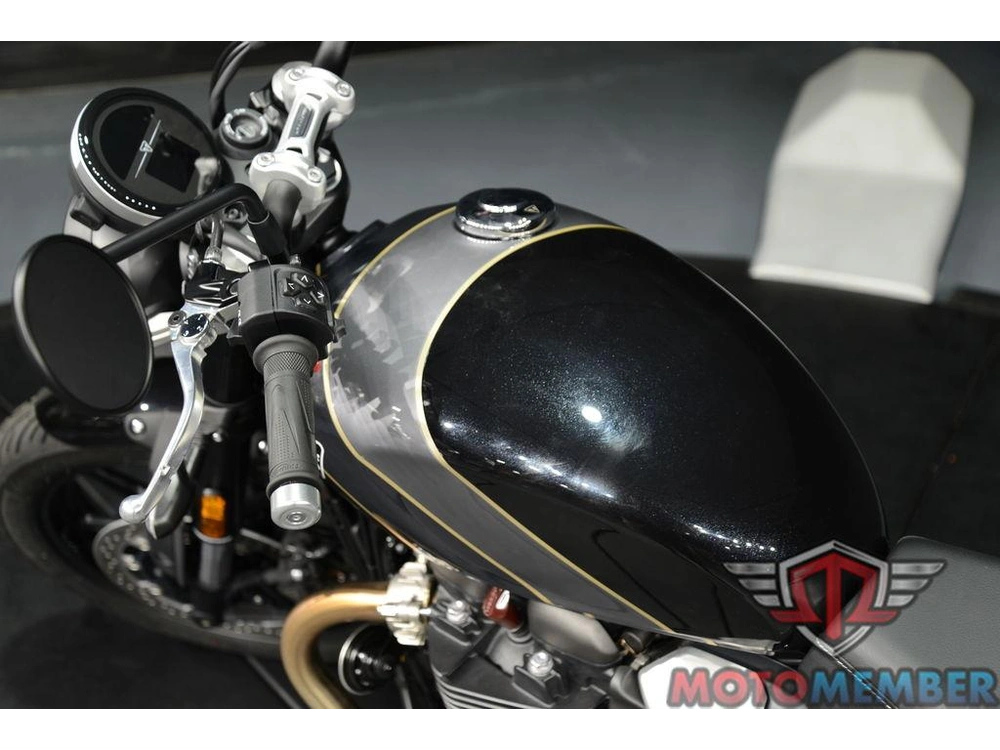 2025 Triumph Speed Twin 900 Phantom Black/aurum Gold alt