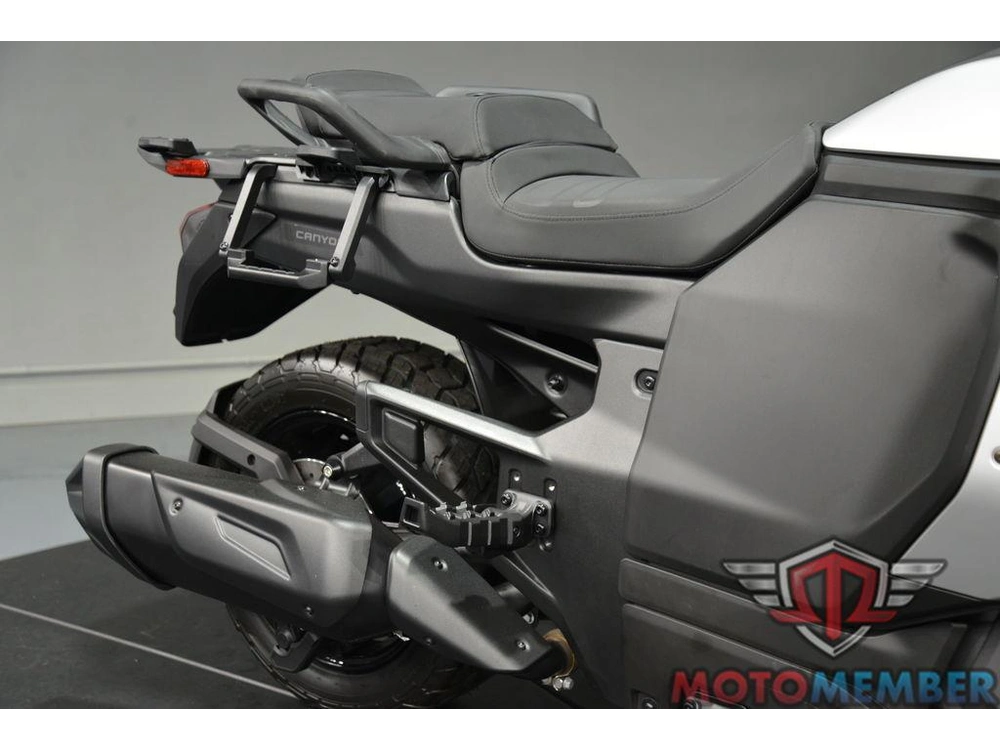 2025 Can-am Canyon alt