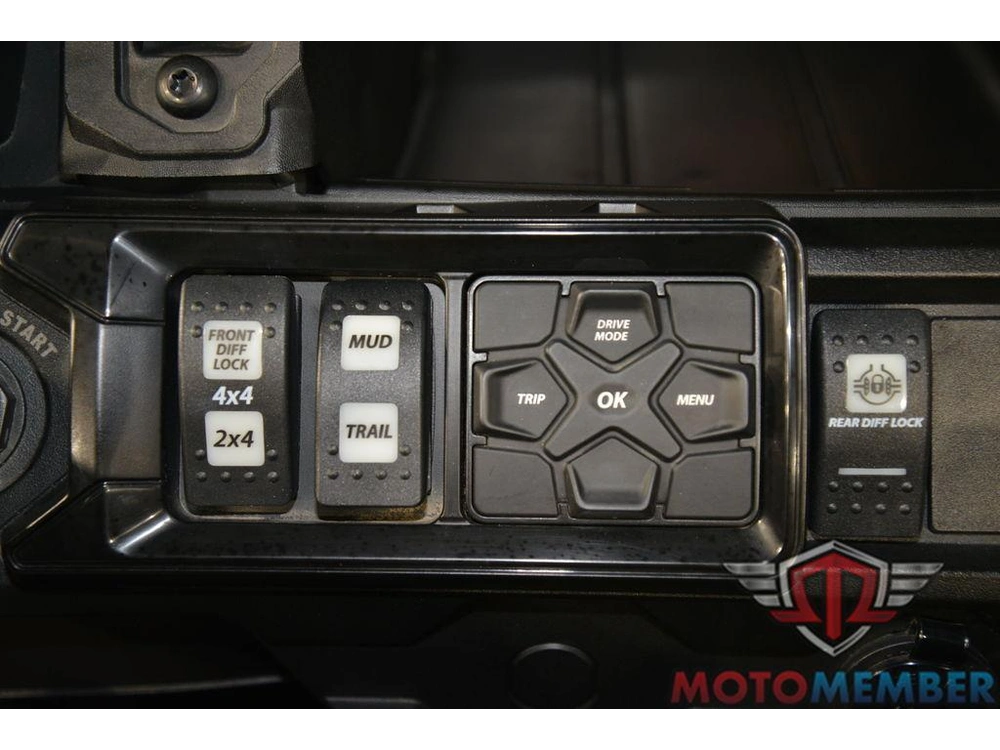 2025 Can-am Defender X Mr With Half-doors Hd10 Hyper Silver & Legion Red alt