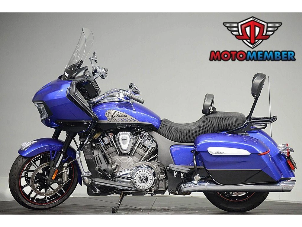 2023 Indian Motorcycle Challenger® Limited Spirit Blue Metallic / Black Metallic alt