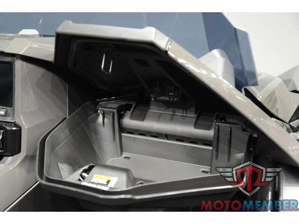 2025 Slingshot Slingshot® R Autodrive Nightfall alt