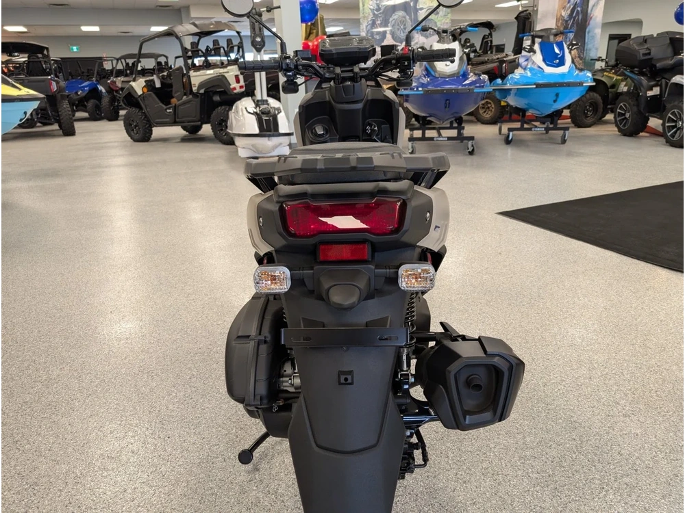 2024 Yamaha 125 alt