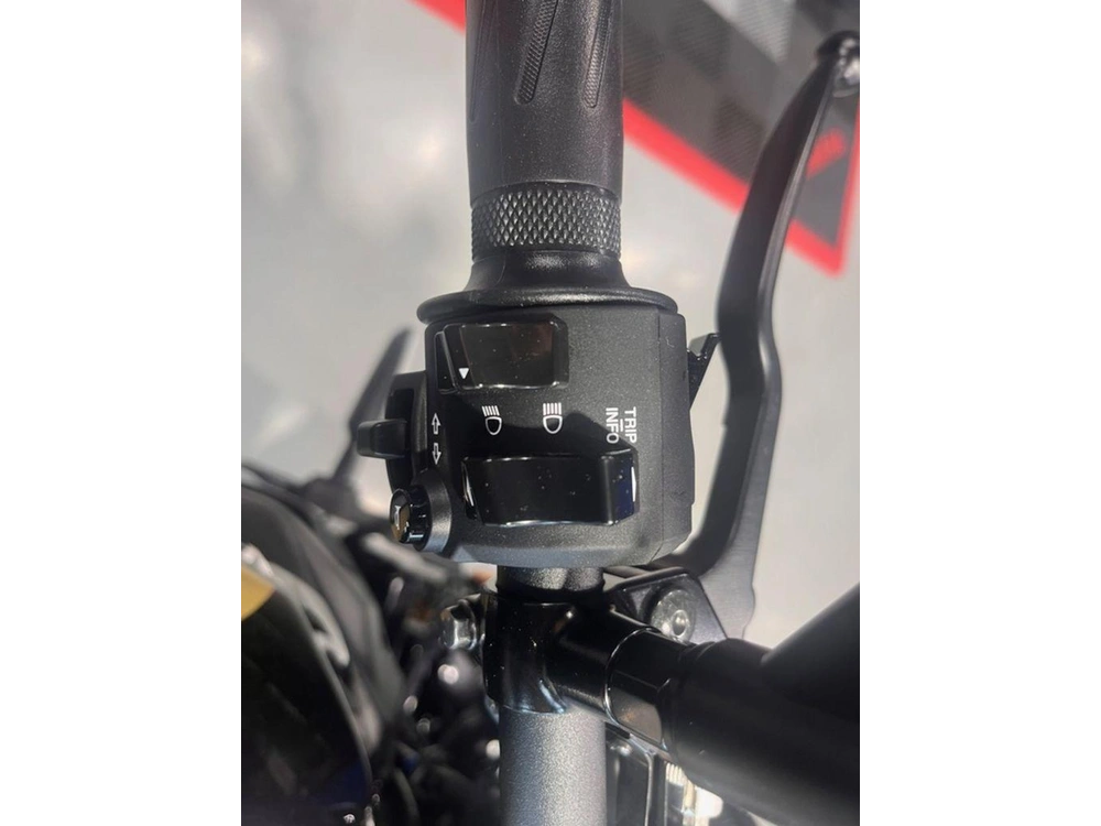 2025 Yamaha Xsr700 alt