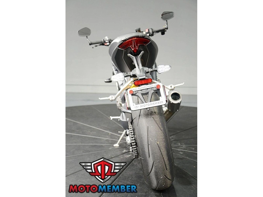 2022 Triumph Speed Triple 1200 Rs Matte Silver Ice alt