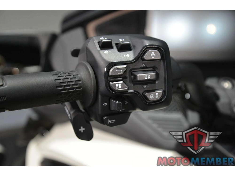 2025 Can-am Spyder Rt Sea-to-sky alt